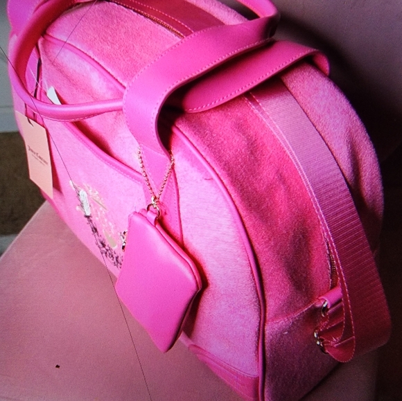 NWT Adorable Hot Pink Juicy Conture weekender bag!💗💓with coin bag. - Picture 4 of 5